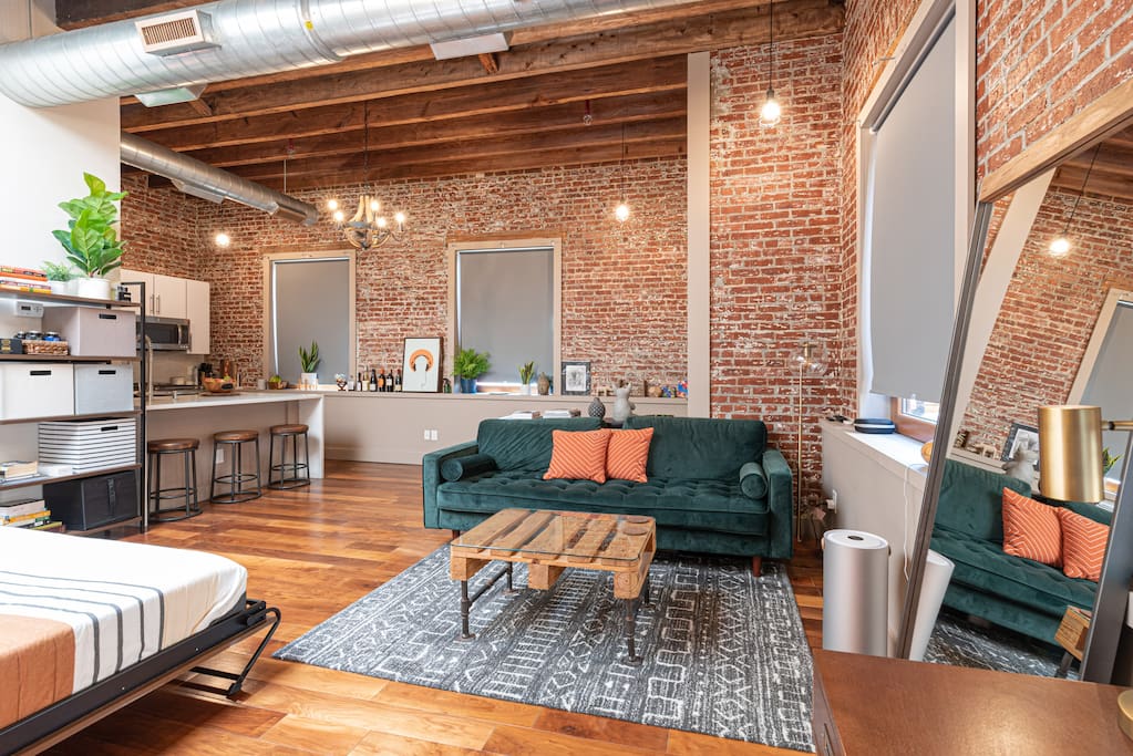The Cosmopolitan Loft - 15 MIN to NYC Times Sq